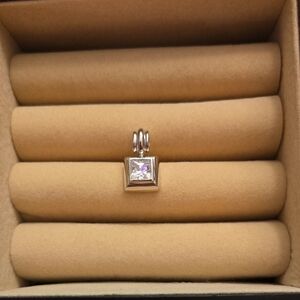 Elegant Silver Pendant with Rhinstone